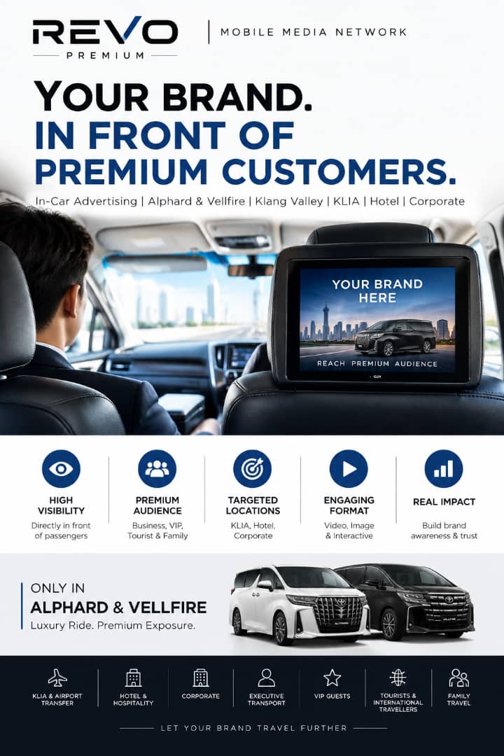 Penumpang eksekutif di kabin VIP Alphard menghadap skrin iklan REVO